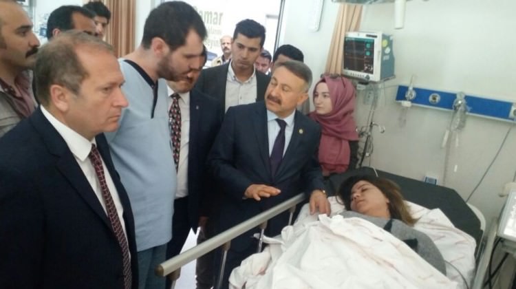 AK Parti’lilere taşlı saldırı: 5 yaralı