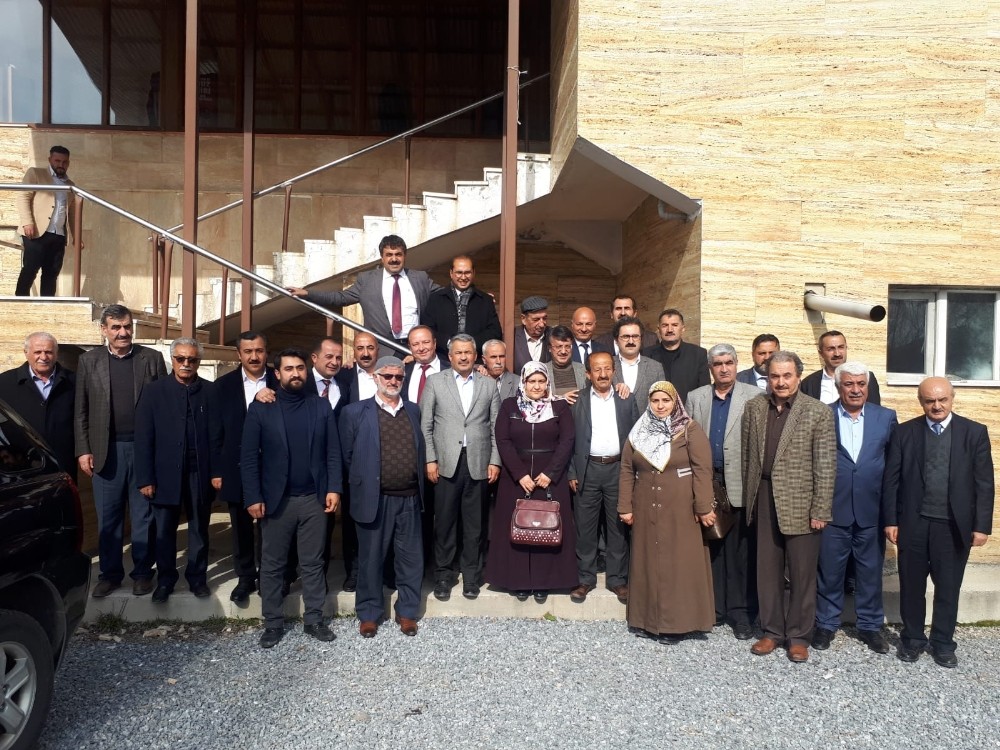 AK Partillier Gevaş’ta bir araya geldi 