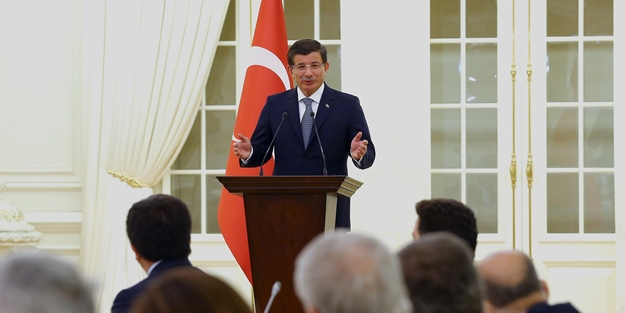 Davutoğlu 7 kişilik ekibini kurdu