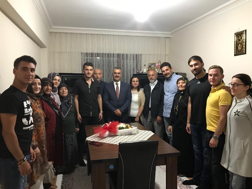 AK Parti’nin çat kapı ev ziyaretleri devam ediyor 