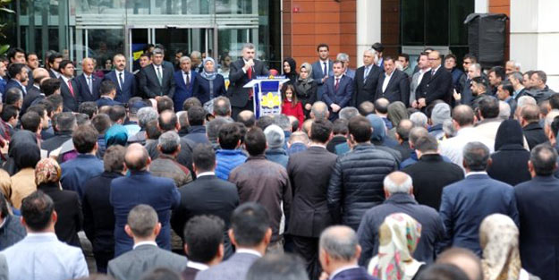 AK Parti'nin İstanbul'daki kalesinde Belediye Başkanı mazbatasını aldı