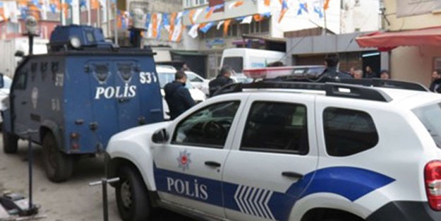 AK Parti'nin seçim bürosu önünde provokasyon