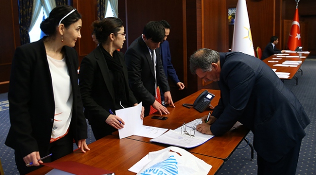 AK Parti'ye 4 günde 3 bin 500 kişi başvurdu