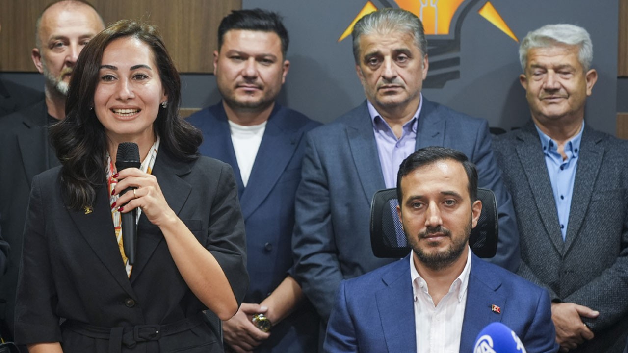 AK Parti'ye geçen Beykoz Belediye Başkanvekili Gürzel: Artık kavga kaos değil, sadece hizmet konuşulacak!