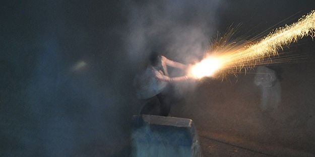 AK Parti binasına molotoflu saldırı!