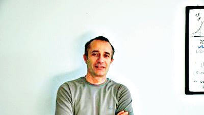 Akademisyen değil militan!