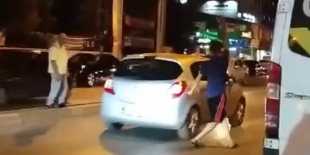 Akan trafikte yaptıkları pes dedirtti! Gençleri̇n şu hali̇ne gülsek mi̇ ağlasak mı?