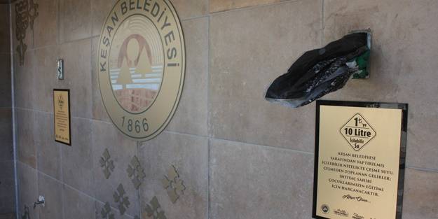 Akarından elde edilen gelir burs olarak verilecekti! Çeşmeye zarar verildi