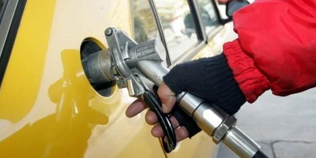 Akaryakıt fiyatları: Benzin ve motorine zam, otogaza indirim! Araç sahipleri, bir iyi bir de kötü haber geldi