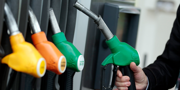Akaryakıt fiyatları dünkü indirim sonrası bir kez daha değişiyor! Araç sahipleri bu habere dikkat