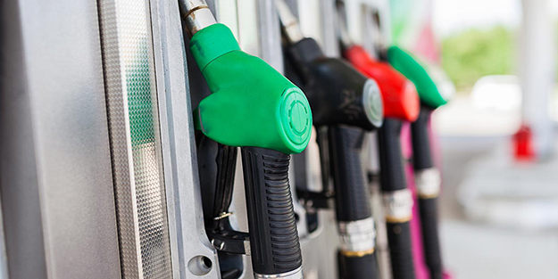 Akaryakıt fiyatları için bu geceye dikkat! İndirim ve zammın ardından son gelişme belli oldu