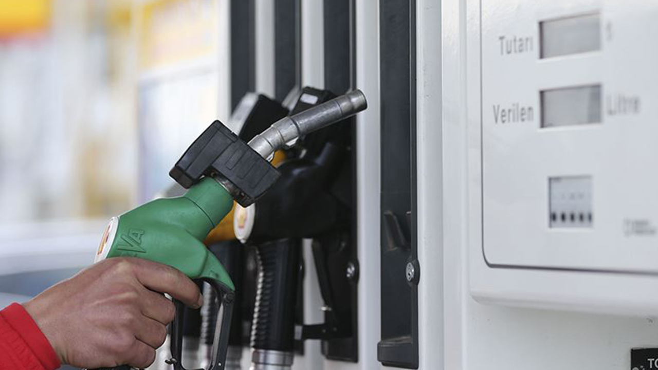 Akaryakıt fiyatları saat 00.00 itibariyle değişti! Bir zam daha geliyor