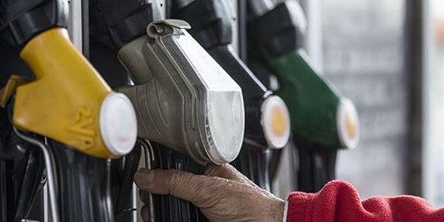Akaryakıt fiyatlarına çok büyük zam! Tabela öyle bir değişti ki...