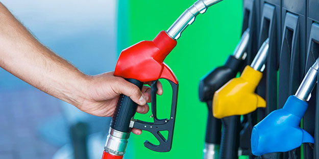 Akaryakıt fiyatlarına dev indirim! Bu kez sürücüler bayram edecek