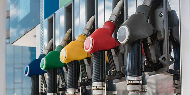 Akaryakıt fiyatlarına merakla beklenen indirim geliyor! Yakıt doldurmayın, o tarihi bekleyin