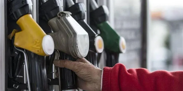 Akaryakıt fiyatlarına zamların en büyüğü geliyor! Duyan istasyonlara akın etmeye başladı
