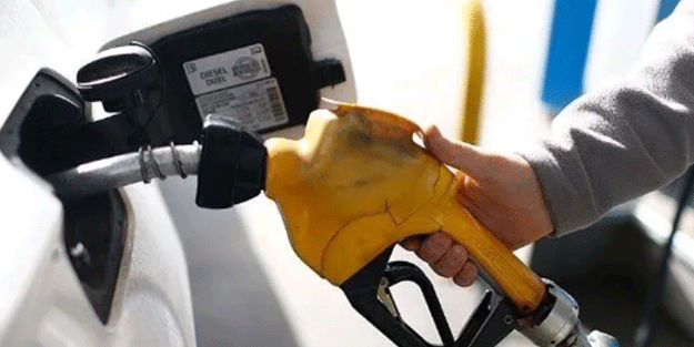 Akaryakıt fiyatlarında dev indirim sürprizi! Araç sahipleri saat 00.00'ı bekliyor