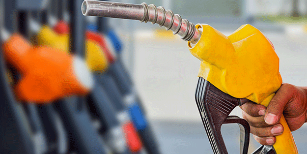 Akaryakıt fiyatlarında tabela değişiyor! 'Geç bile kalındı' yorumları yapılıyor
