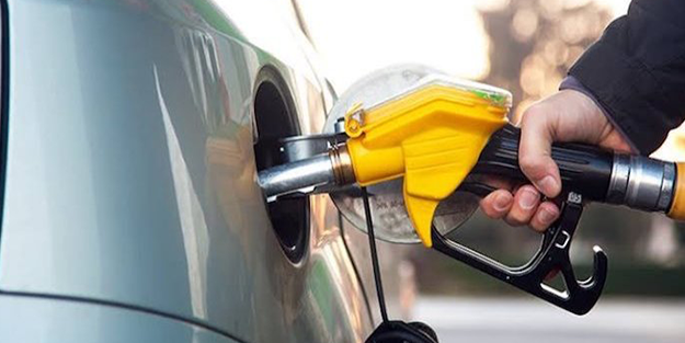 Akaryakıt fiyatlarında tabela gece 00.01'de resmen değişti! Depo 50 tl ucuzladı