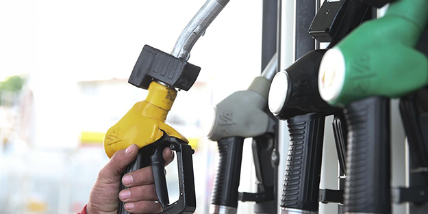 Akaryakıt istasyonlarına 00.00'dan sonra gidenler büyük şok yaşadı! 25 lira...