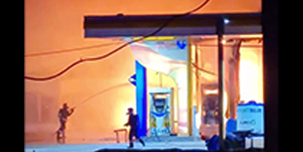 Akaryakıt istasyonu alev alev yandı, ekipler söndürmek için seferber oldu