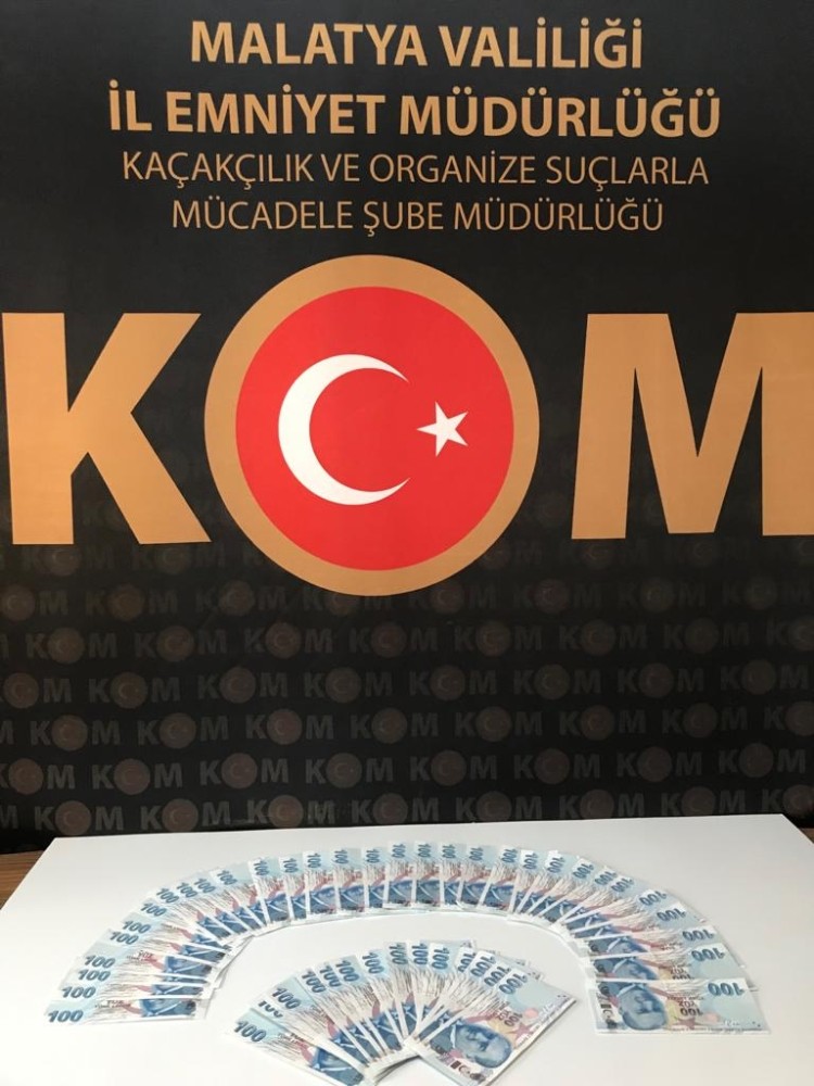 Akaryakıt istasyonuna sahte para verdiler 