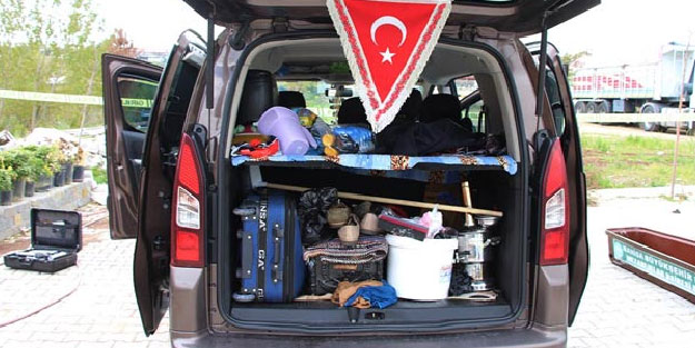 Akaryakıt istasyonundaki aracında ölü bulundu