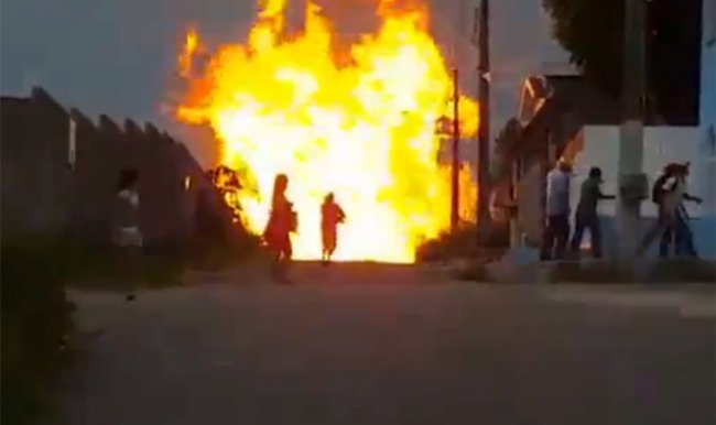 Akaryakıt kamyonu patladı