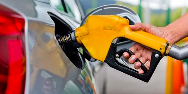 Akaryakıta çok büyük zam! İstasyonlara gidip tabelayı görenler şok olacak