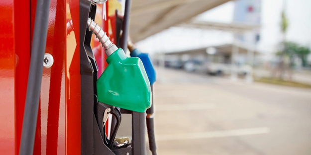 Akaryakıta daha saatler önce indirim gelmişti! Bir tane daha geliyor