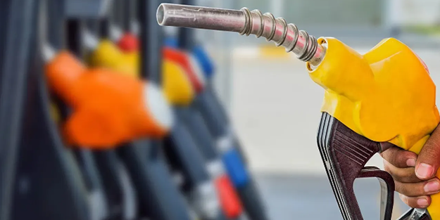 Akaryakıta dev indirim! Son 14 aydır hiç böylesi olmamıştı, araç sahipleri dikkat