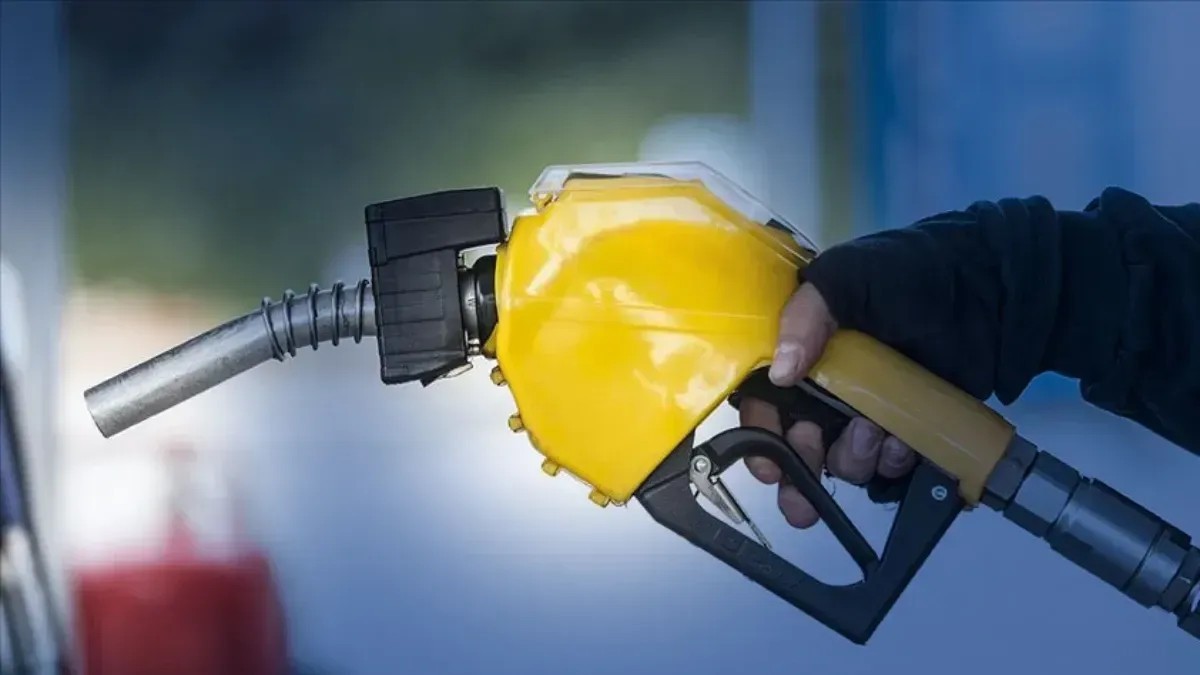 Akaryakıtta indirim: Motorinin litresi 70 liranın altına geriledi