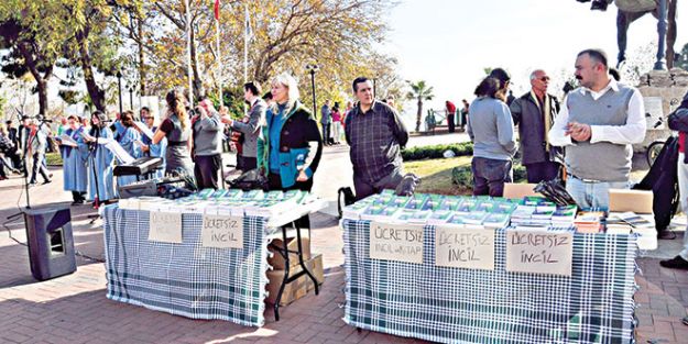 Akaydın destekli İncil dağıtımı