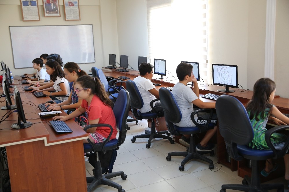AKBEM’den Bilgisayar Kodlama Eğitimi 