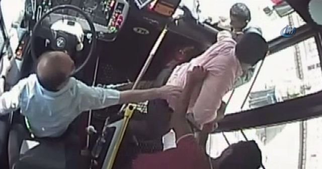 Bu videoda kim kime dum duma!