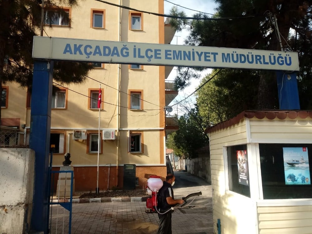 Akçadağ’da dezenfekte çalışmaları sürüyor 