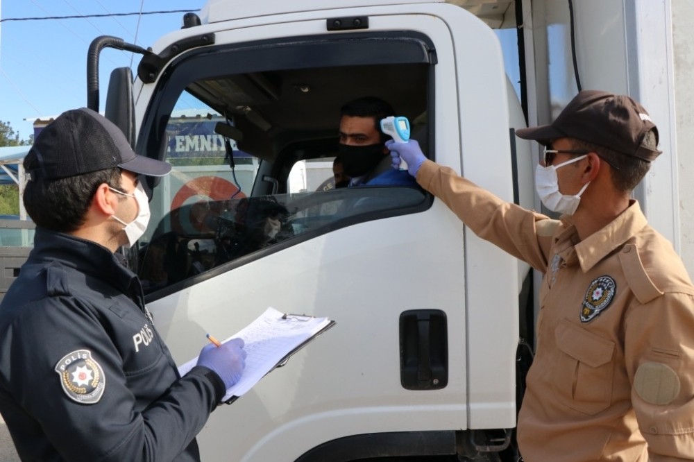 Akçakale ve Harran’da salgına karşı mücadele 