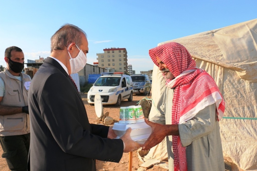 Akçakale’de 500 aileye sıcak iftar yemeği 
