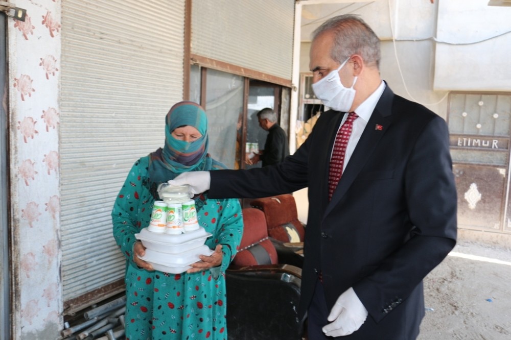 Akçakale’de sosyal yardımlar devam ediyor 