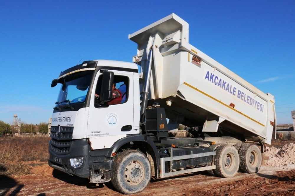 Akçakale’de stabilize yol çalışmaları devam ediyor 