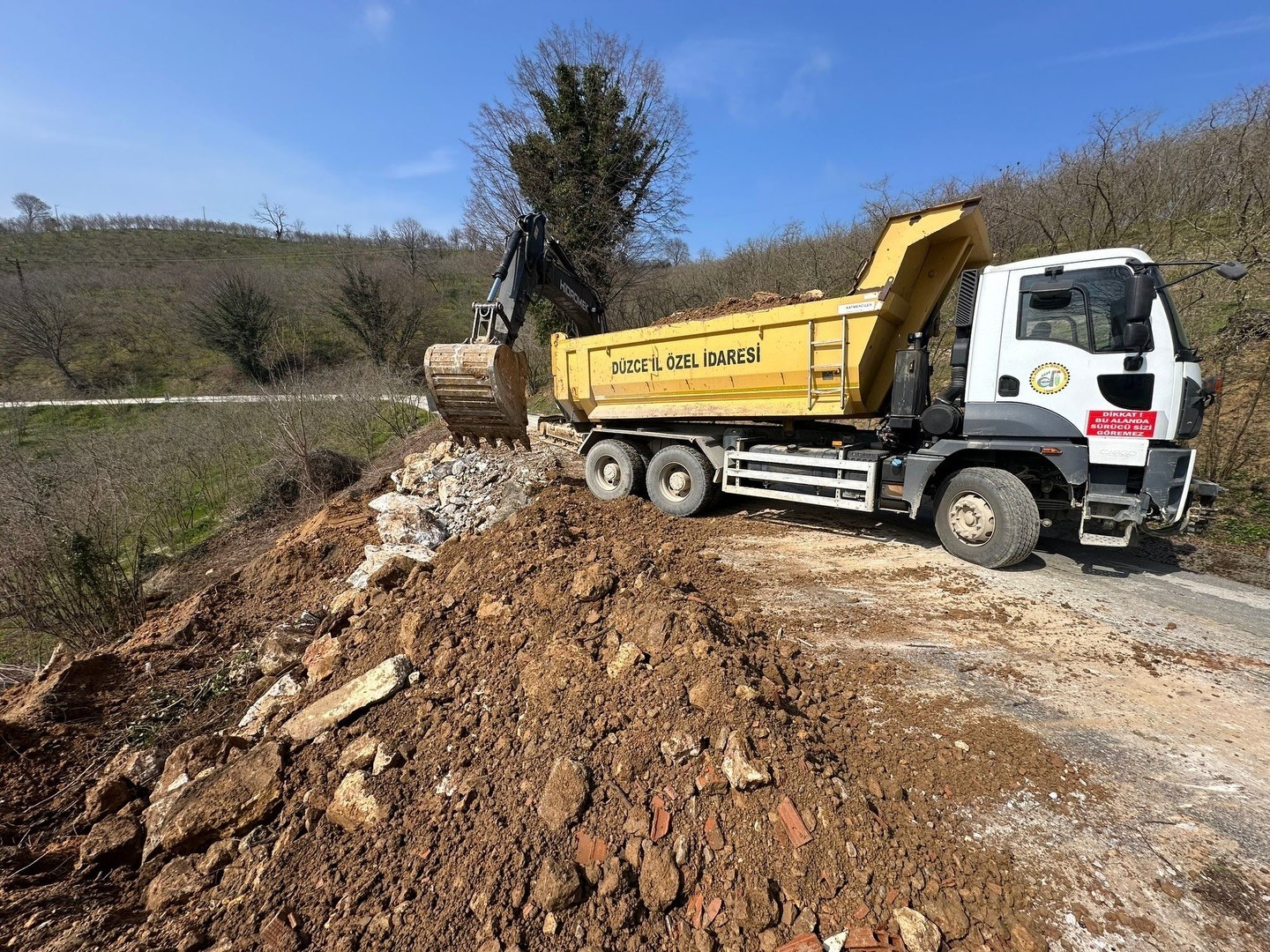 Akçakoca’da Heyelanlı Yollar Yeniden Güvenli: Grup Yolu Çalışmaları Tamamlandı