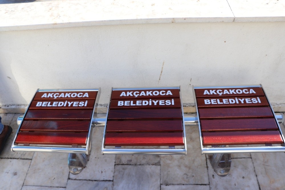 Akçakoca’da oturma bankları yapımına başladı 