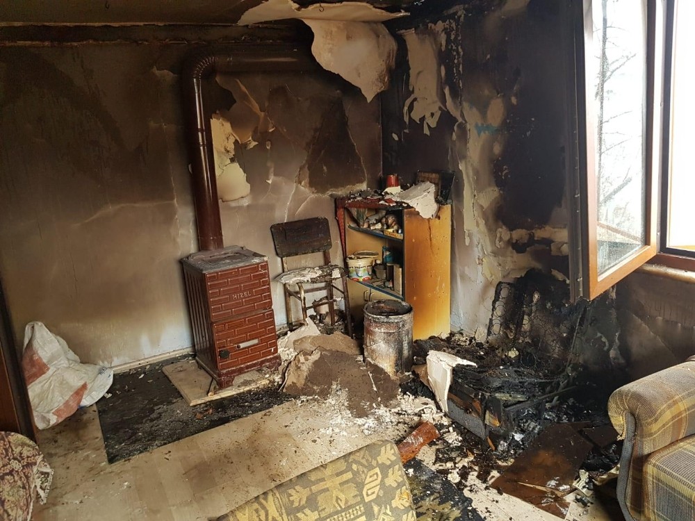 Akçakoca’da yangında evin odası kullanılmaz hale geldi 