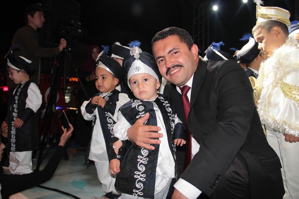 Akdağmadeni’nde 110 çocuk için sünnet şöleni yapıldı 