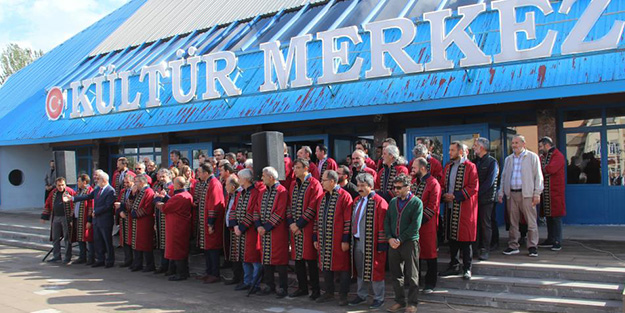 Akdemisyen var akademisyen var!