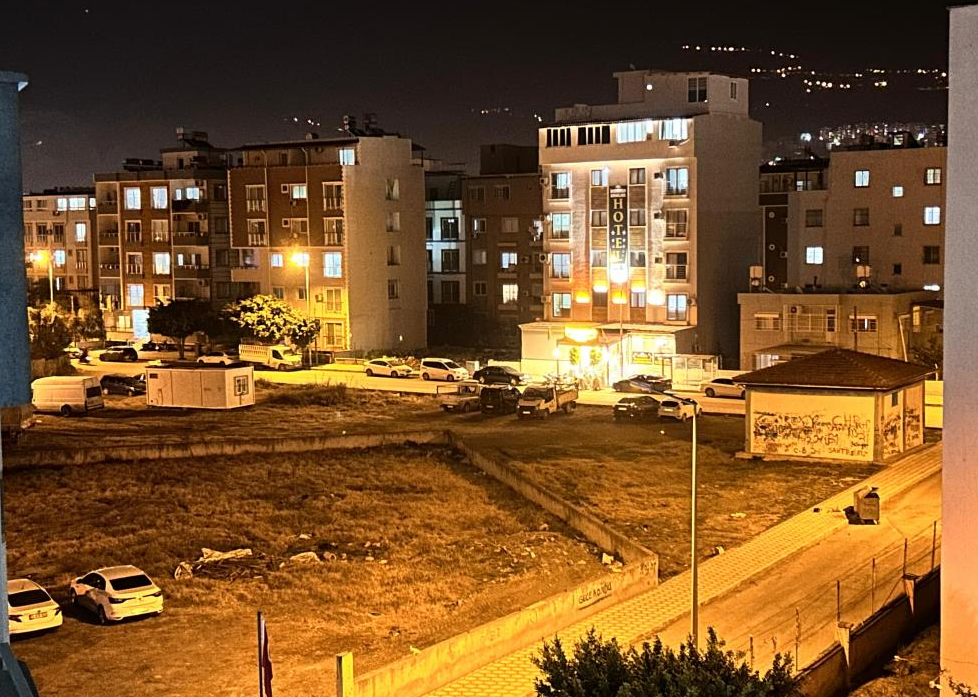 Akdeniz açıklarında meydana gelen 3.9 büyüklüğündeki deprem Hatay'da il genelinde hissedildi.