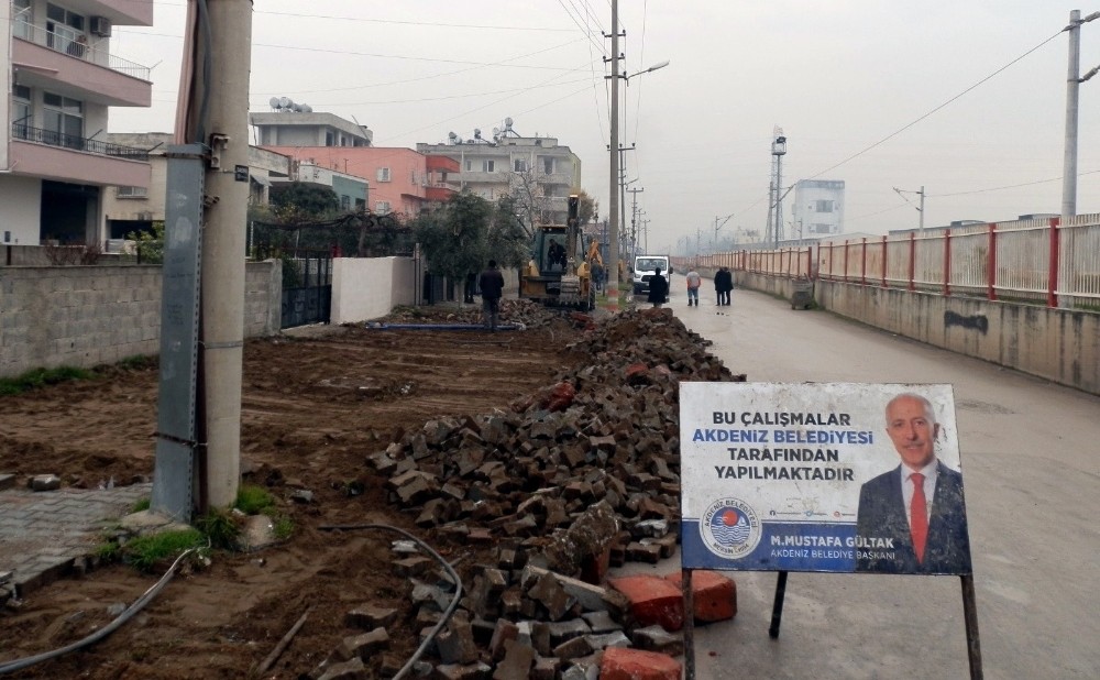 Akdeniz Belediyesi’nin mahallelerdeki asfalt çalışmaları sürüyor 