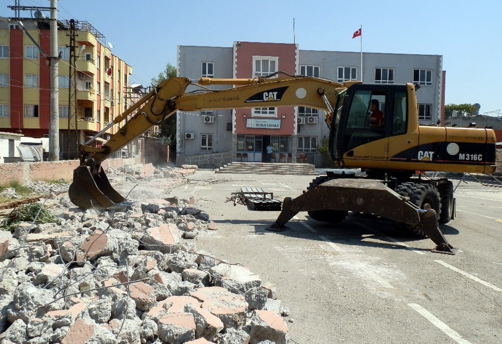 Akdeniz Belediyesi’nin okul ve ibadethalerdeki bakım ve onarım çalışmaları sürüyor 