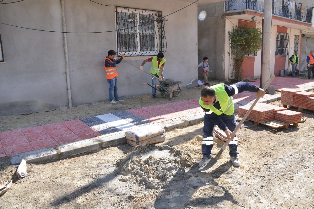 Akdeniz’de asfalt, kaldırım ve yol açma çalışmaları sürüyor 