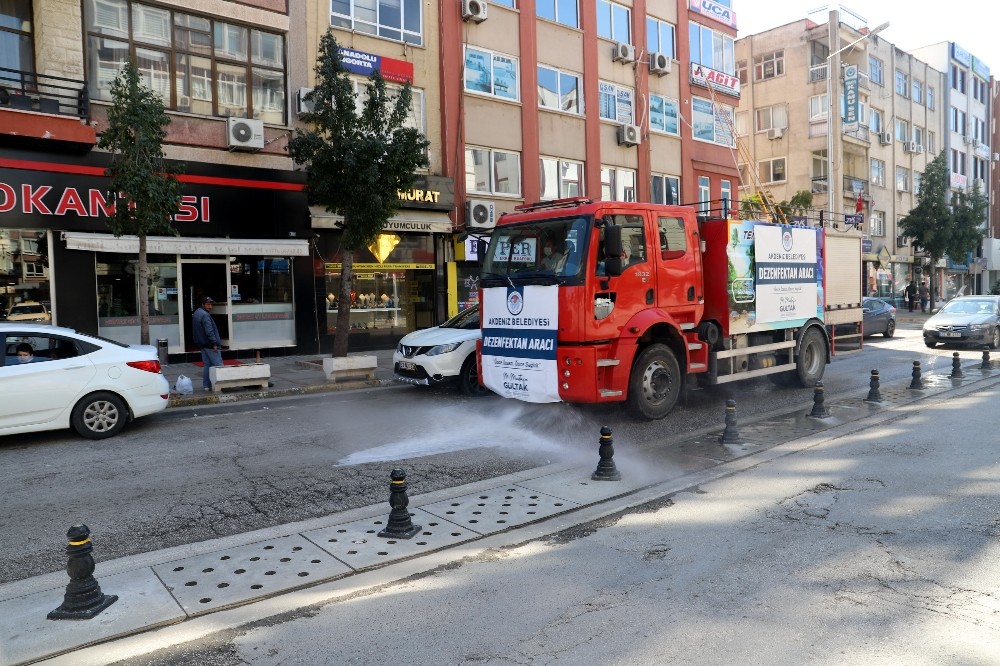 Akdeniz’de cadde ve sokaklar dezenfekte ediliyor 